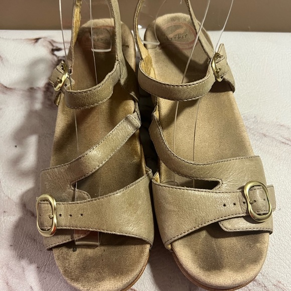 Dansko Sandi Beige Leather Slingback Wedge Sandals Shoes Size 40 9.5 10 US. - Picture 2 of 8